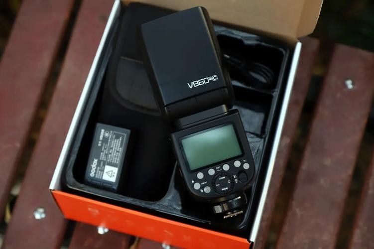 神牛V860III有哪些特點：神牛v860iii三代機頂閃光燈