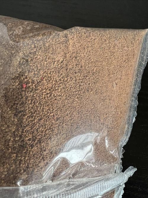 古龍魚飼料過期后還能喂嗎：老釣友私藏的3招變廢為寶，省錢了還爆護仟小魚釣魚