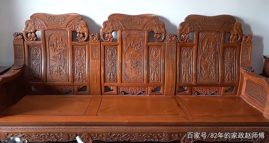 如何保養(yǎng)紅木金龍魚擺件？：木工界小白，紅木家具保養(yǎng)方法有哪些保養(yǎng)方法介紹