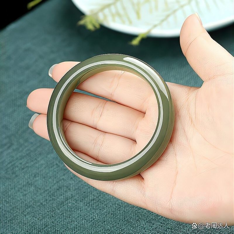 和田玉龍魚手鐲有哪些知名品牌：什么牌子的和田玉龍魚手鐲好 和田玉龍魚手鐲有哪些知名品牌：什么牌子的和田玉龍魚手鐲好 龍魚百科 第9張