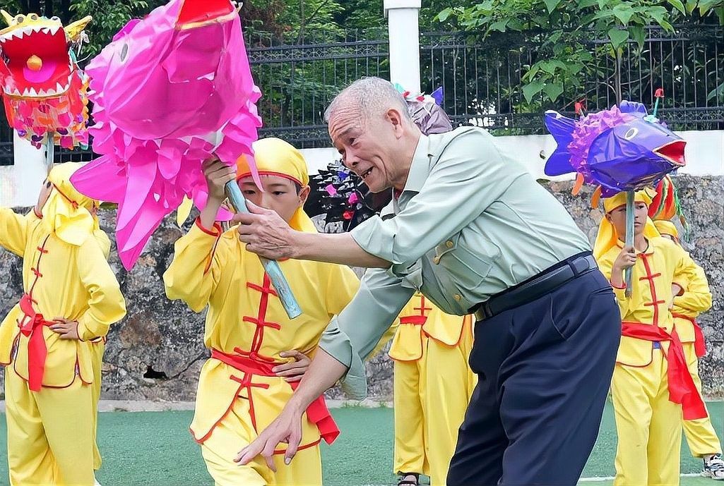 一夜魚(yú)龍舞在校園中如何傳承？（一夜魚(yú)龍舞在校園中傳承有哪些成功案例）