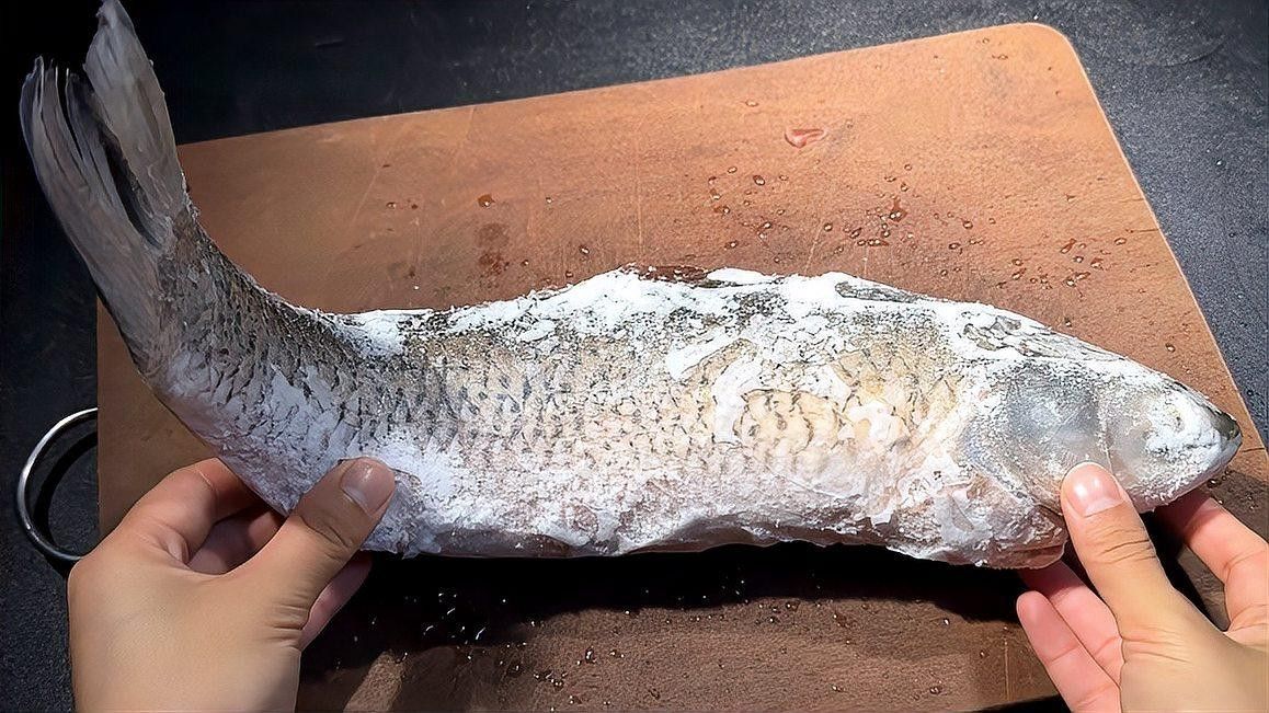 冷凍小魚解凍后需要清洗嗎？（不管解凍什么魚，千萬不要用水泡了，只用一招） 冷凍小魚解凍后需要清洗嗎？（不管解凍什么魚，千萬不要用水泡了，只用一招） 龍魚百科 第3張