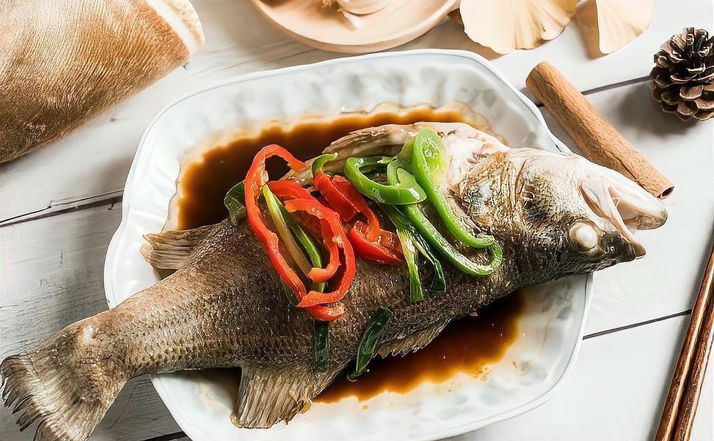 金龍魚清蒸后需要腌制嗎（金龍魚清蒸前需要腌制但需注意方法以避免肉質發柴）
