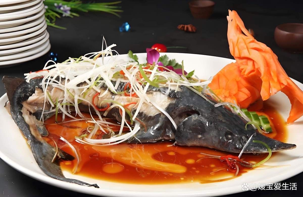 還有哪些鱘龍魚的做法（大廚教你清蒸中華鱘龍魚的做法，肉質鮮嫩又美味，大人小孩都愛吃）