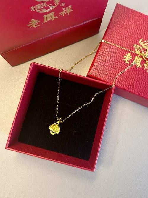 老鳳祥金龍魚系列的價格范圍是多少（鳳祥金龍魚系列的價格范圍因款式和材質的不同而有所差異）