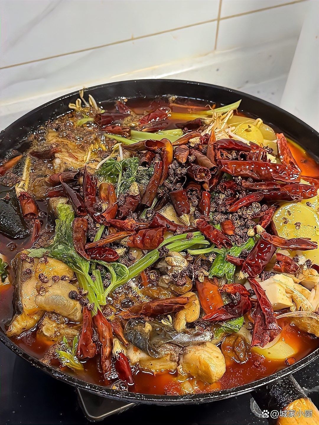 瀾滄江龍魚(yú)火鍋如何處理刺（瀾滄江龍魚(yú)火鍋湯底有哪些選擇瀾滄江龍魚(yú)火鍋的選擇）