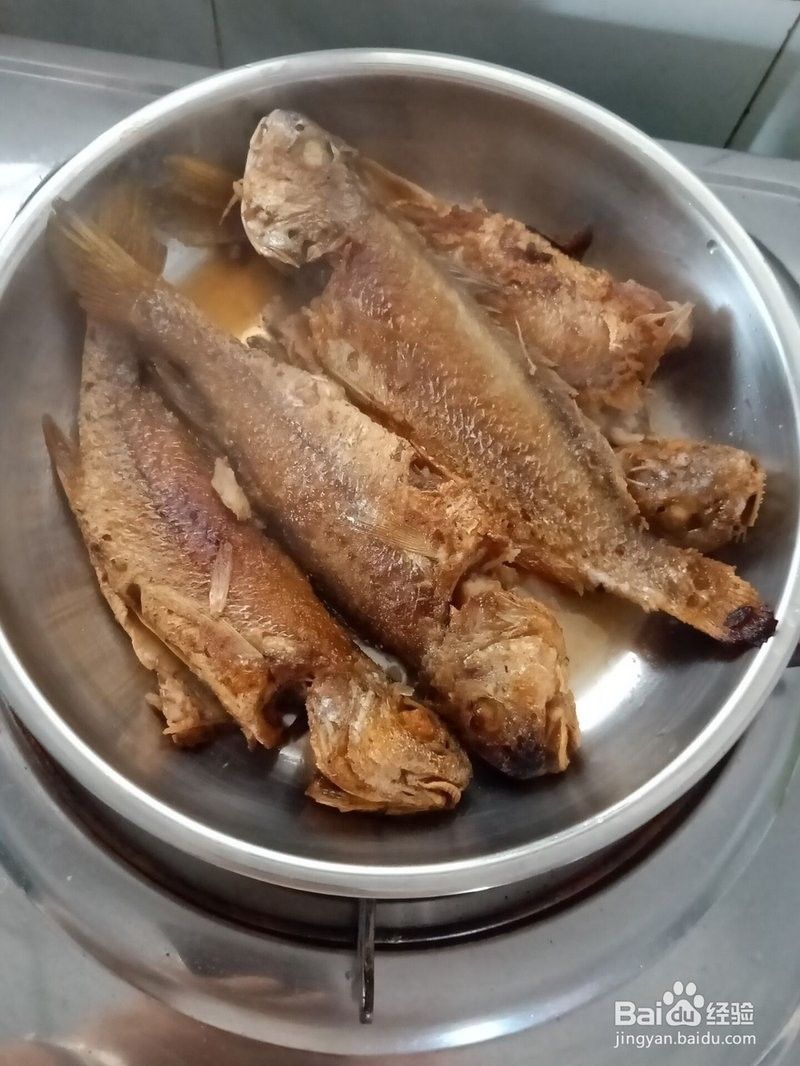 金龍魚(yú)半煎煮的具體步驟（金龍魚(yú)半煎煮怎么做好吃）