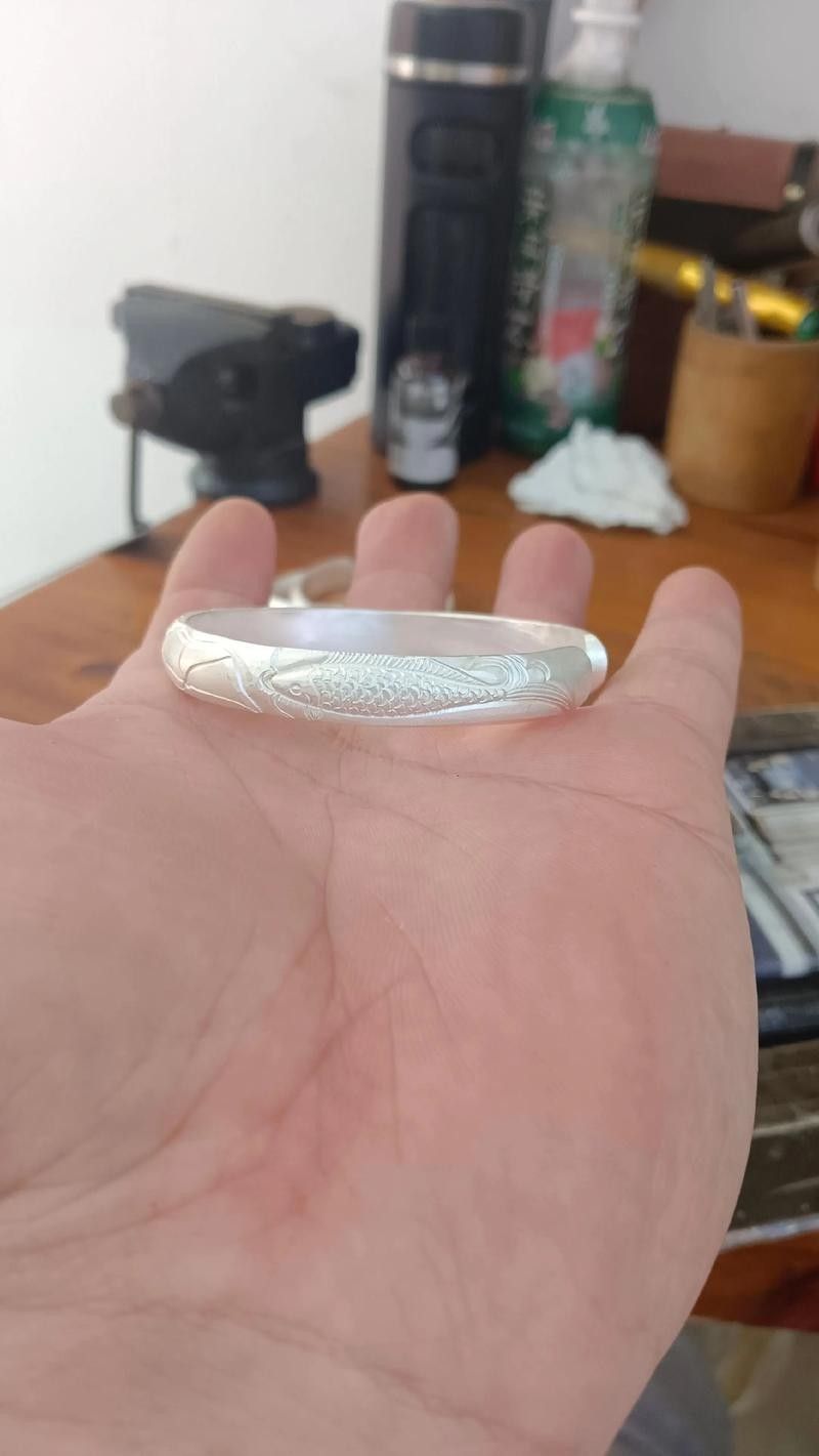 老鳳祥金龍魚銀飾手鐲的詳細圖片（鳳祥金龍魚銀飾手鐲）