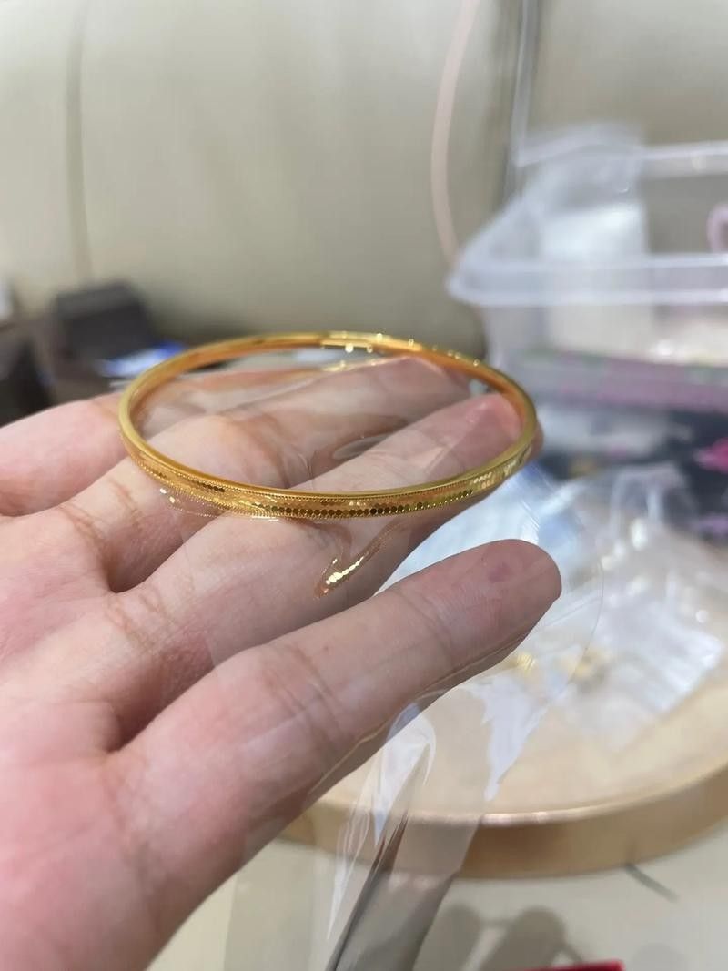 老鳳祥金龍魚銀飾手鐲的詳細圖片（鳳祥金龍魚銀飾手鐲）