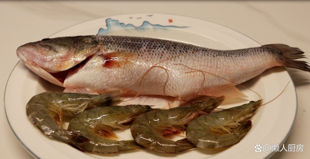 金龍魚擺盤需要哪些食材？（金龍魚怎么擺盤？）