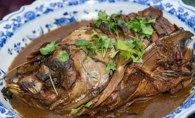 煮金龍魚時(shí)能放花椒嗎？（不管燉什么魚，千萬(wàn)不要放這2種調(diào)料） 煮金龍魚時(shí)能放花椒嗎？（不管燉什么魚，千萬(wàn)不要放這2種調(diào)料） 龍魚百科 第2張