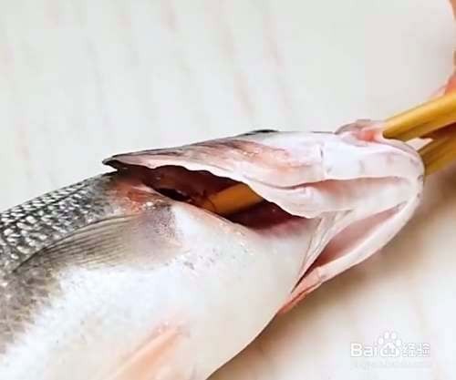 金龍魚的內臟如何處理？（金龍魚內臟處理的詳細分析，魚販偷偷說:先做這步,腥味減半不苦）