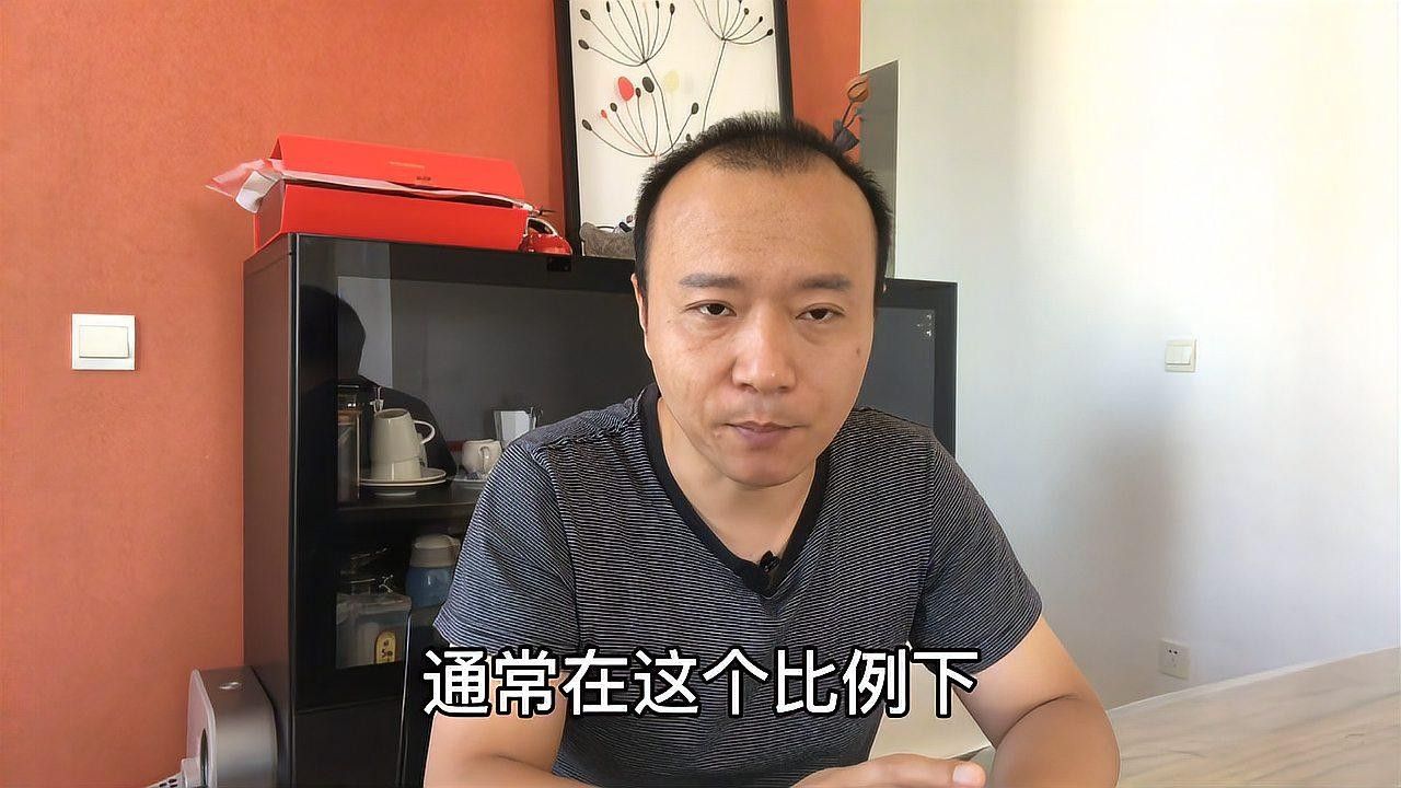 紅龍魚換水后喂食量如何控制？（紅龍魚換水后喂食量需根據(jù)其適應新水質(zhì)的情況進行調(diào)整）
