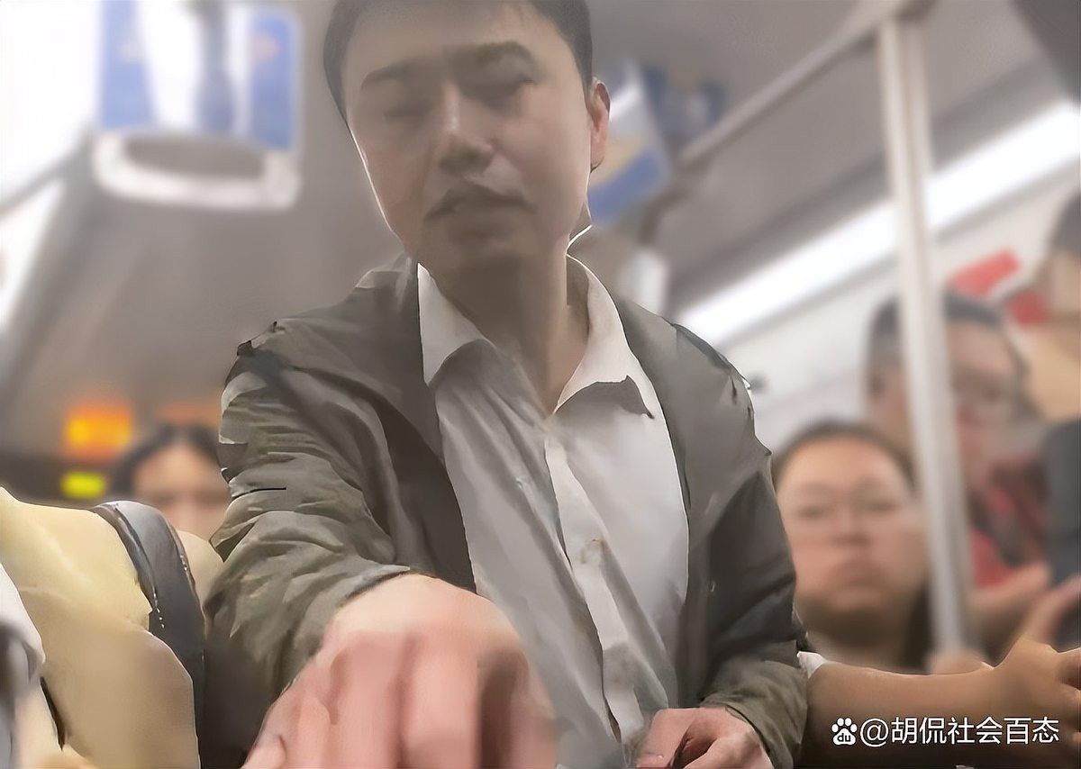 地鐵猥褻事件細節曝光（<strong><mark>上海</mark></strong>地鐵猥褻事件細節曝光）