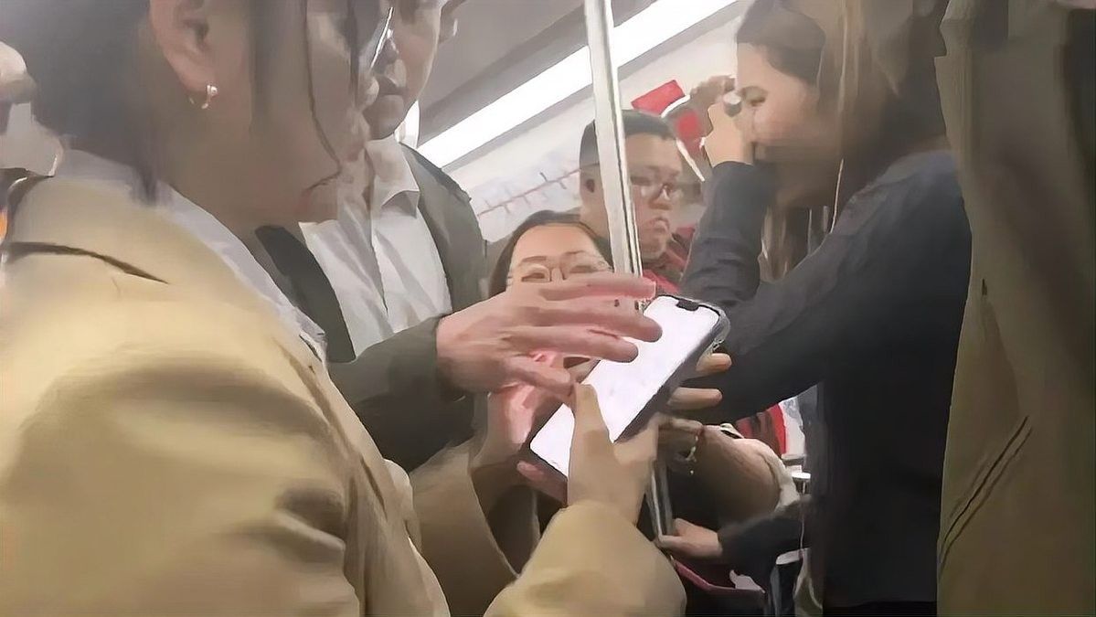 地鐵猥褻事件細節曝光（上海地鐵猥褻事件細節曝光）