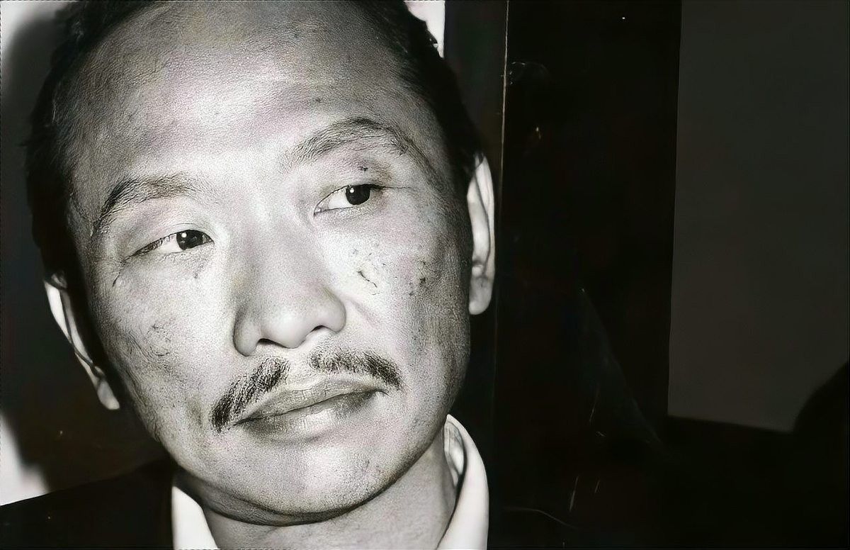 金庸和古龍哪個成就更高？