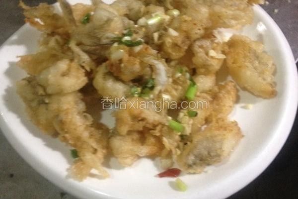 如何判斷椒鹽小龍魚是否炸熟？（椒鹽小龍魚是否炸熟，閩菜大廚分享椒鹽龍頭魚做法，外酥里嫩易學）