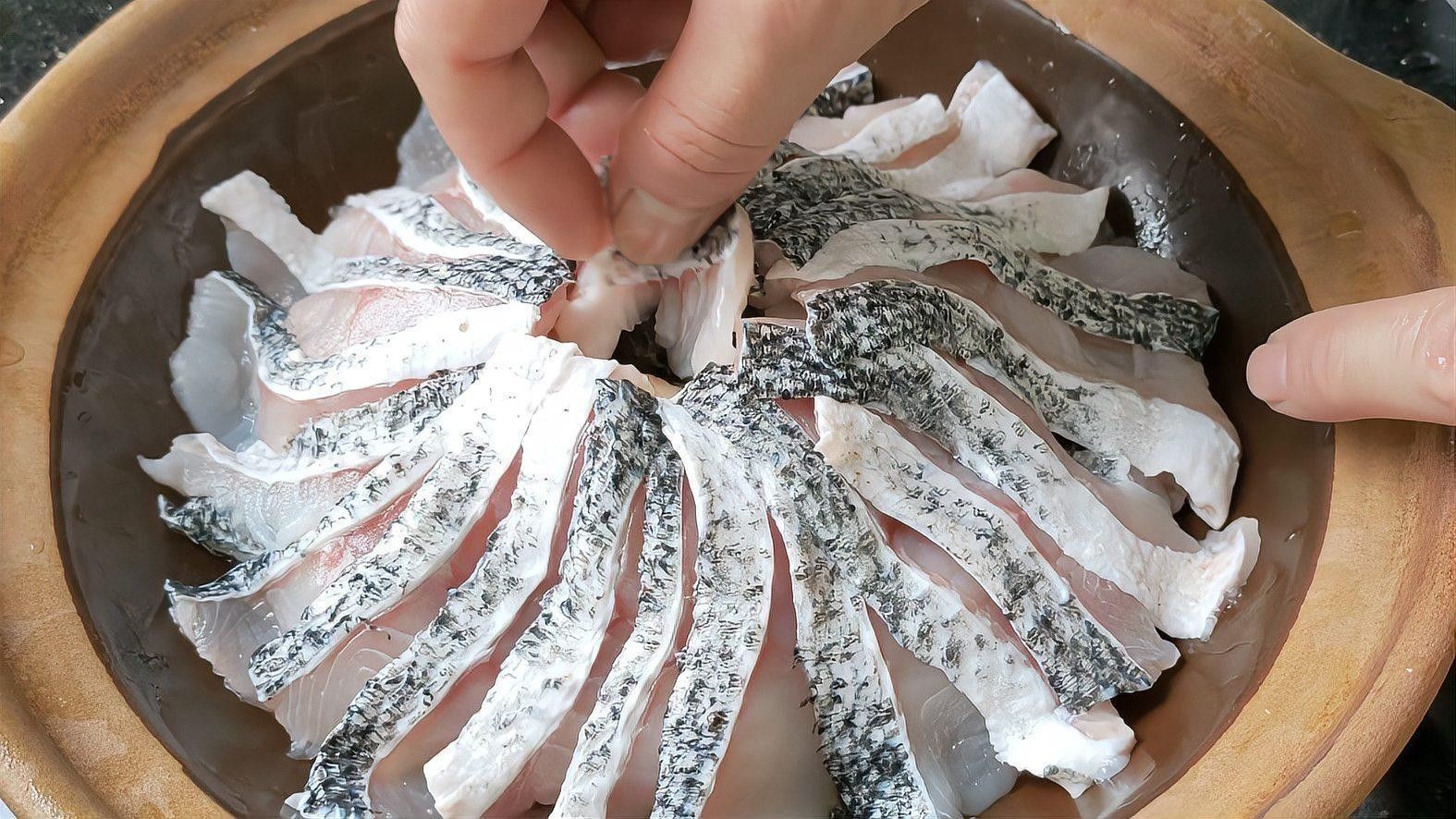 黑魚有哪些常見的烹飪方法（廣東人做的煨魚就是好吃，一個訣竅一個訣竅，香嫩又鮮甜張大饞） 黑魚有哪些常見的烹飪方法（廣東人做的煨魚就是好吃，一個訣竅一個訣竅，香嫩又鮮甜張大饞） 龍魚百科 第5張