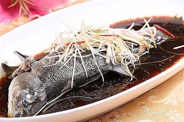 龍鳳魚多久喂一次食物（龍鳳魚喂養(yǎng)與環(huán)境管理全攻略）