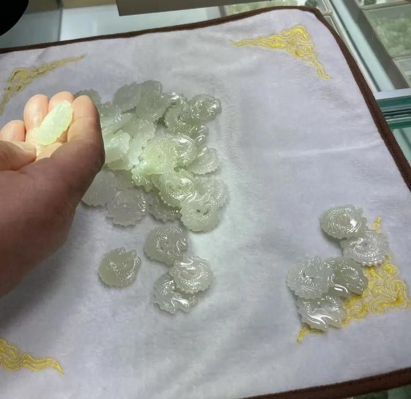 和田玉龍魚吊墜的寓意是什么？（和田玉龍魚吊墜的寓意） 和田玉龍魚吊墜的寓意是什么？（和田玉龍魚吊墜的寓意） 龍魚百科 第1張