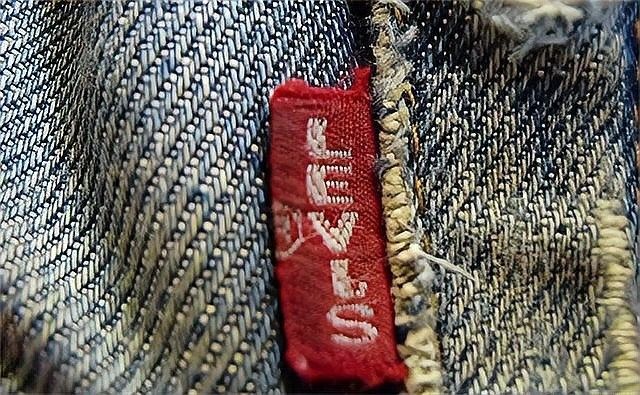 如何區(qū)分不同材質(zhì)的紅龍旗？（不同材質(zhì)的紅龍旗價格差異大嗎？）