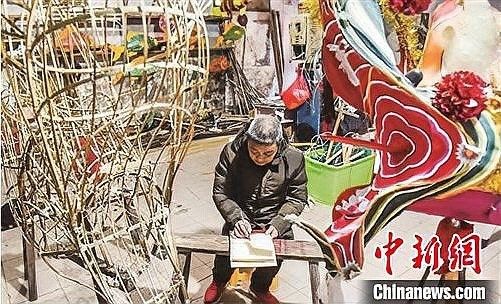 龍魚舞的現代發展如何？（龍魚舞在傳統節日慶典中的表演形式得到了保留和傳承）