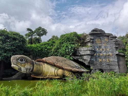 湖光巖神龜和龍魚雕像由什么材料制成（光巖神龜和龍魚雕像由哪種石材雕刻而成？）