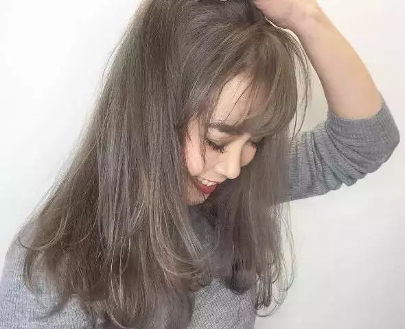 加侖法發(fā)色具體步驟是什么？（加侖法發(fā)色是一種通過(guò)使用特定化學(xué)物質(zhì)改變頭發(fā)顏色的方法）