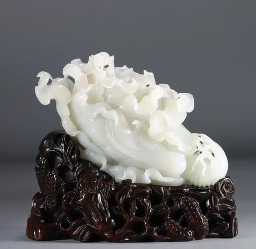 白玉金龍魚擺件如何保養(yǎng)？（ 白玉金龍魚擺件如何保養(yǎng)？（\