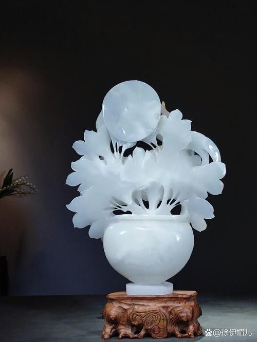 白玉金龍魚擺件如何保養(yǎng)？（ 白玉金龍魚擺件如何保養(yǎng)？（\