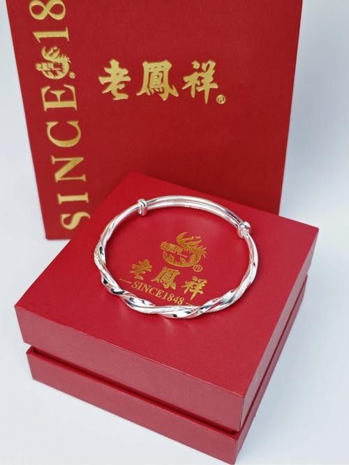 老鳳祥金龍魚銀手鐲有哪些型號？（老鳳祥金龍魚銀手鐲型號）