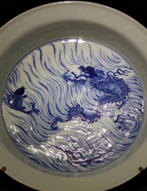 魚化龍紋飾瓷器的收藏價值（魚化龍紋飾瓷器收藏價值）