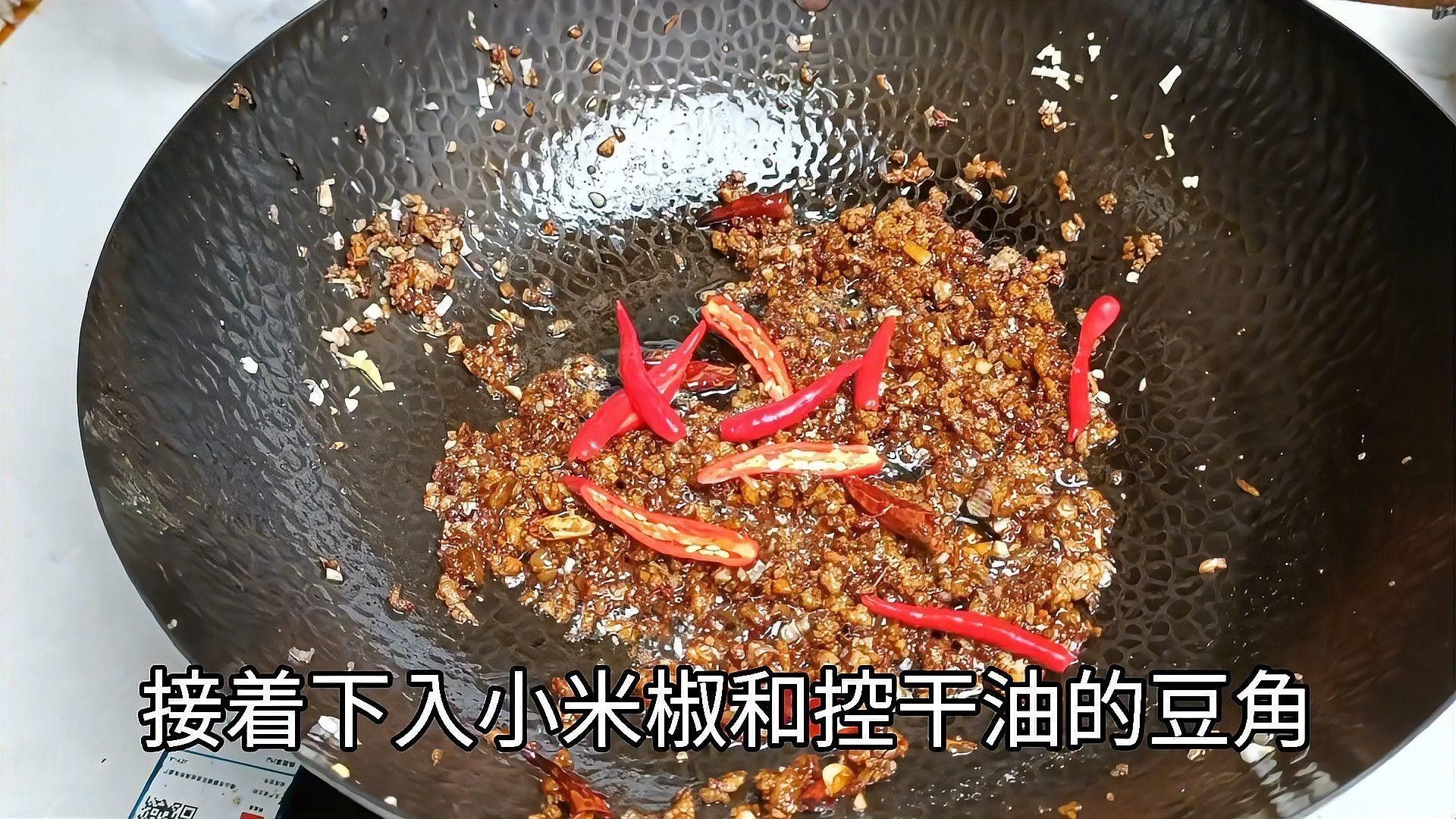 干煸菜肴炸后如何瀝油（干煸四季豆瀝油的正確做法，比飯店的還好吃大成子尋味）