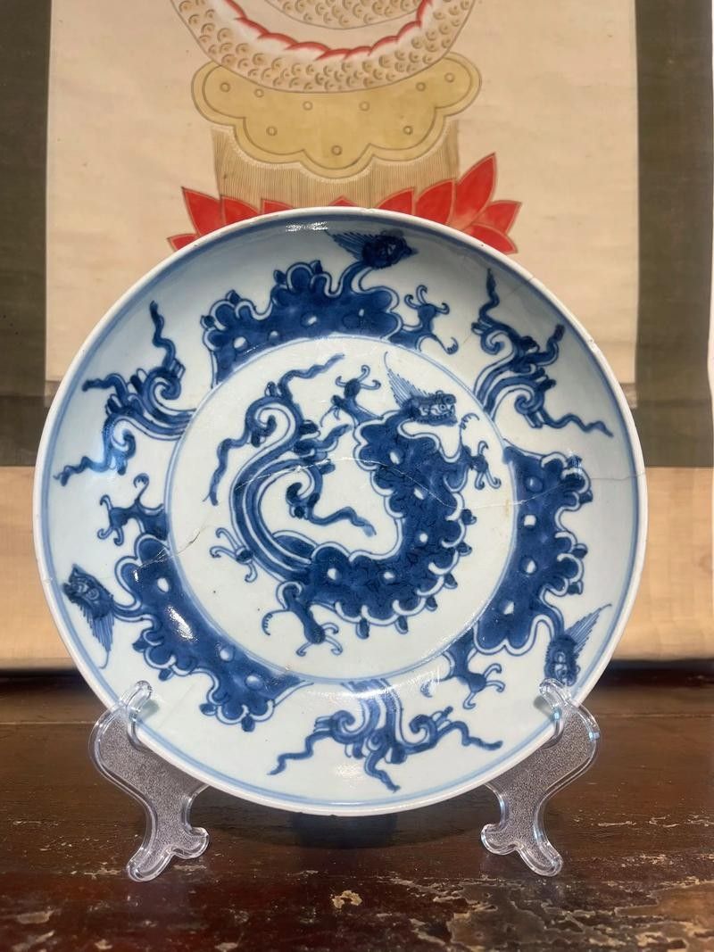 給我一些夔龍紋和蟠龍紋的瓷器圖片（夔龍紋和蟠龍紋是中國古代瓷器上常見的裝飾圖案） 給我一些夔龍紋和蟠龍紋的瓷器圖片（夔龍紋和蟠龍紋是中國古代瓷器上常見的裝飾圖案） 龍魚百科 第1張