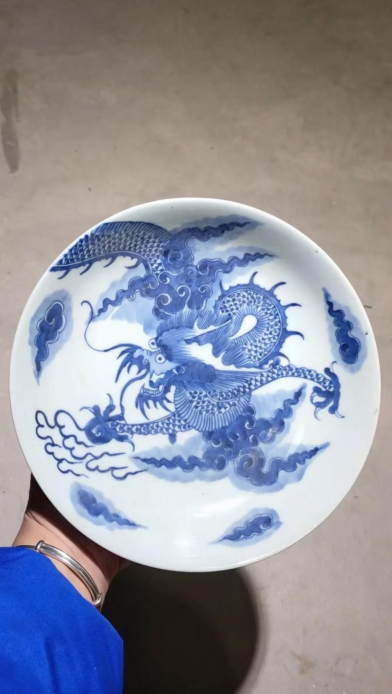 給我一些夔龍紋和蟠龍紋的瓷器圖片（夔龍紋和蟠龍紋是中國古代瓷器上常見的裝飾圖案） 給我一些夔龍紋和蟠龍紋的瓷器圖片（夔龍紋和蟠龍紋是中國古代瓷器上常見的裝飾圖案） 龍魚百科 第32張