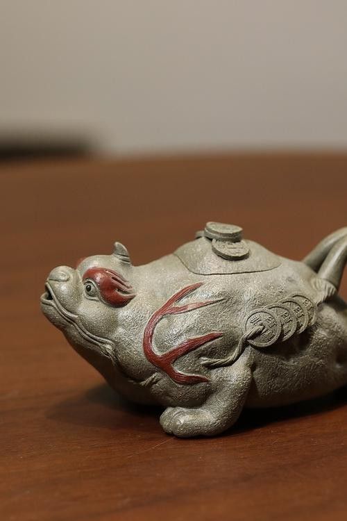 顧青蛟的龍龜作品價(jià)格如何（青蛟的龍龜作品價(jià)格因市場(chǎng)供需、藝術(shù)價(jià)值和收藏者偏好等因素不同）