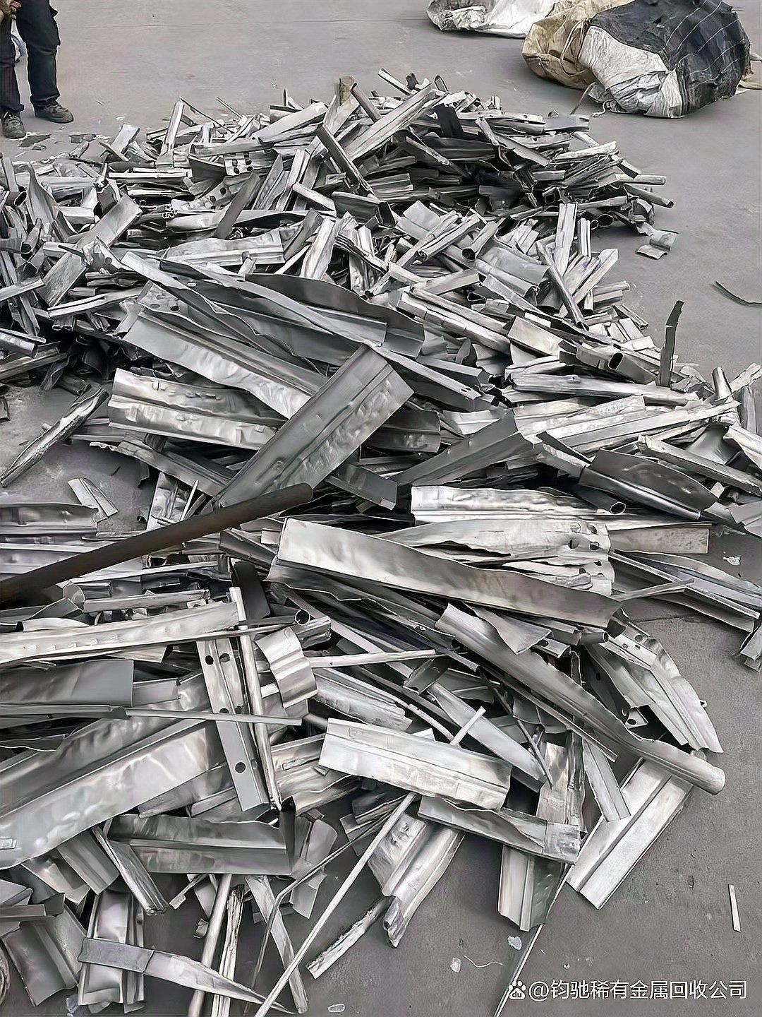 鈦合金價格波動大嗎？（鈦合金價格波動對行業(yè)的影響）