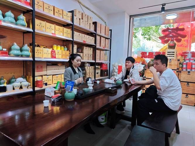 紅龍茶葉的主要消費群體是誰（2024中國新式茶飲爆品趨勢研究分析紅龍茶葉消費人群分析）