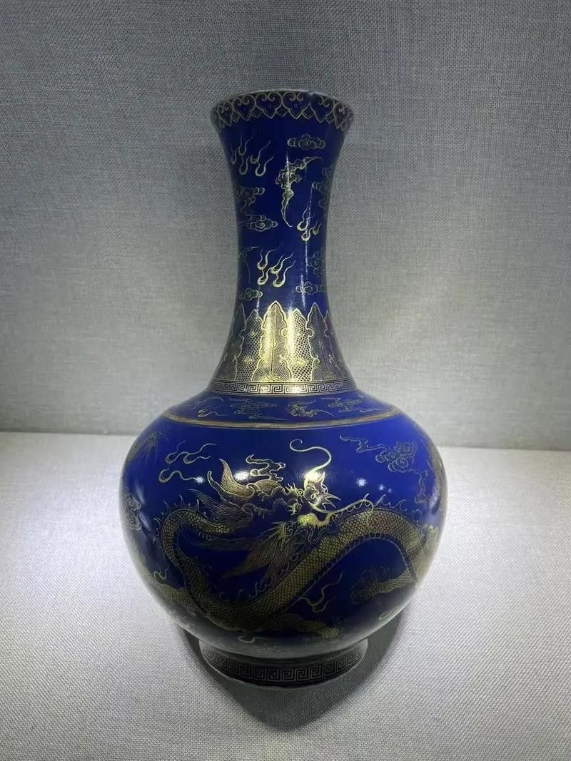 如何鑒定藍(lán)底金龍紋瓷器的真?zhèn)危ㄋ{(lán)底金龍紋瓷器的真?zhèn)舞b定）
