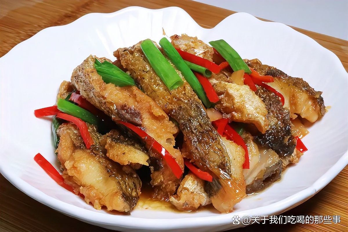 紅龍魚清蒸時如何腌制？（大廚教你一個清蒸紅龍魚技巧，鮮嫩無腥味）