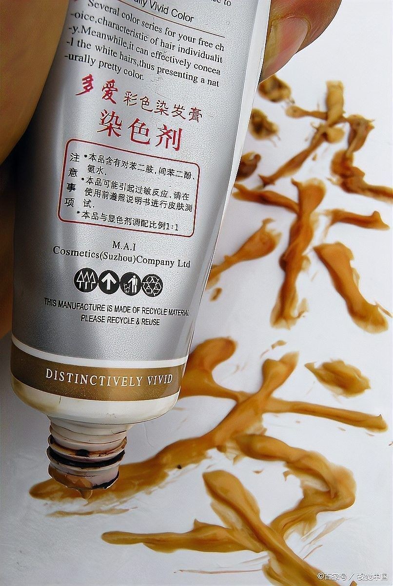 染發黑色多久會褪色？（夏季染發黑色頭發褪色會掉色嗎復禾健康染發怎么解決）