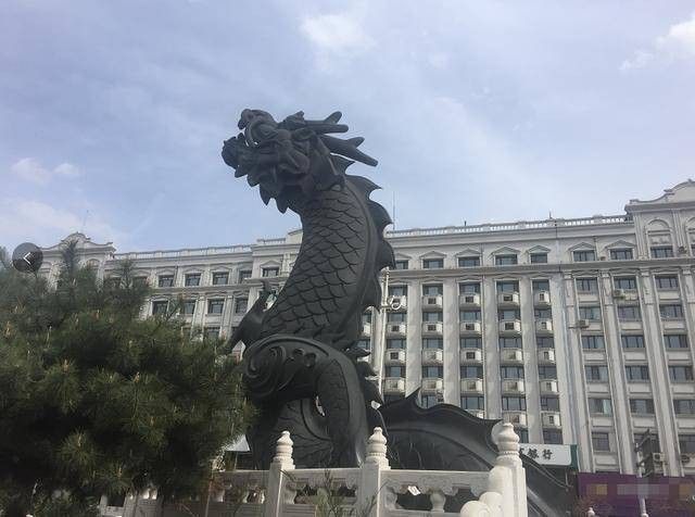 哈爾濱黑龍雕塑的設計者是誰（哈爾濱東大直街“黑龍”雕塑的創作靈感來源是什么？）