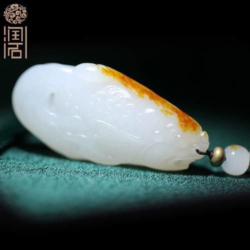 新疆和田玉籽料龍魚白玉
