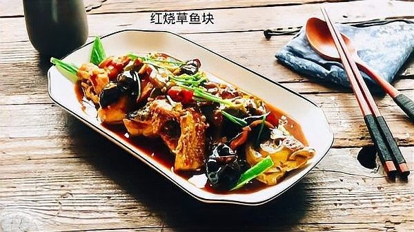 紅燒金龍魚圖片高清（紅燒金龍魚圖片高清圖片：紅燒金龍魚的烹飪步驟和成品效果）