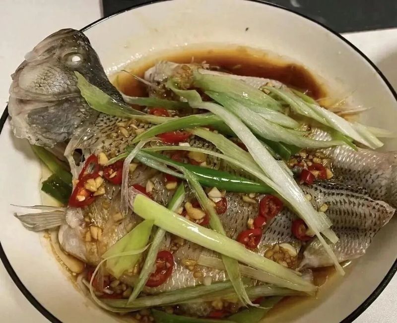 杜龍魚(yú)清蒸時(shí)如何調(diào)味？（如何給杜龍魚(yú)清蒸調(diào)味）