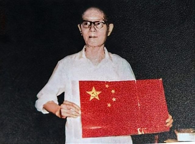 紅底黑龍旗的設計者是誰？（“國旗之父”曾聯松設計五星紅旗的故事） 紅底黑龍旗的設計者是誰？（“國旗之父”曾聯松設計五星紅旗的故事） 龍魚百科 第4張