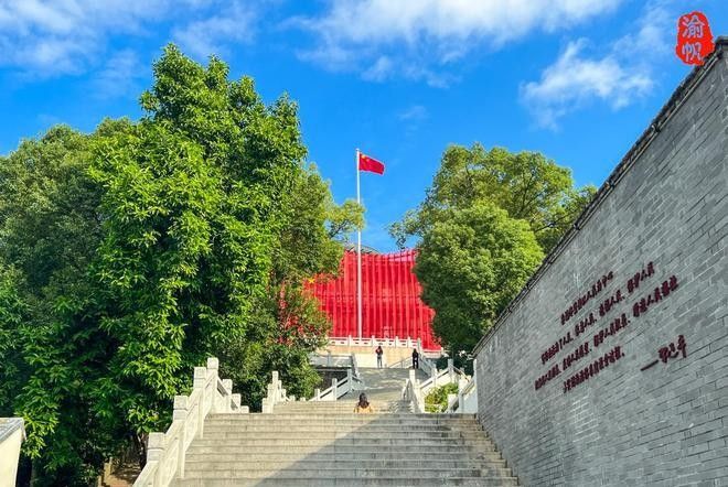 紅底黑龍旗的設計者是誰？（“國旗之父”曾聯松設計五星紅旗的故事） 紅底黑龍旗的設計者是誰？（“國旗之父”曾聯松設計五星紅旗的故事） 龍魚百科 第3張