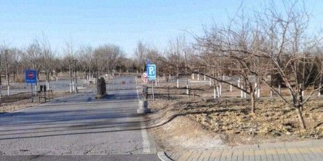 該店停車場的位置在哪里？（北京地下停車場位置）