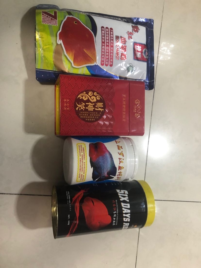 六角恐龍魚為什么不吃紅蟲（我的六角恐龍?zhí)貏e能吃，一天最好給它吃幾只）（六角恐龍魚一天可以吃30條紅蟲,）