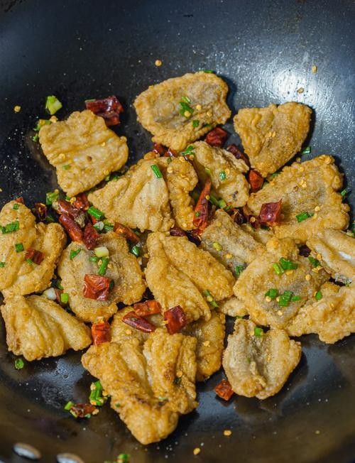 椒鹽龍魚的最佳搭配是什么（柳州夜市火爆椒鹽小海龍,金黃香脆,下酒絕配） 椒鹽龍魚的最佳搭配是什么（柳州夜市火爆椒鹽小海龍,金黃香脆,下酒絕配） 龍魚百科 第4張